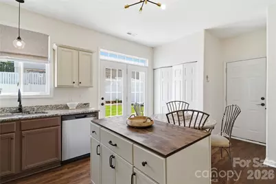 7712 Grapetree Court, Charlotte, NC 28215 - Photo 9