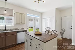 7712 Grapetree Ct, Charlotte, NC 28215 - Photo 9