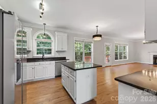 11005 Chilcomb Ct, Charlotte, NC 28262 - Photo 9