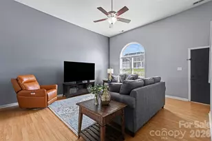 255 19th Ave SE, Hickory, NC 28602 - Photo 3