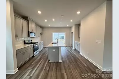 3754 Memorial Parkway, Charlotte, NC 28217 - Photo 7