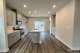 3754 Memorial Pkwy, Charlotte, NC 28217 - Photo 7