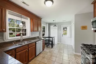 2310 Oldenburg Dr, Charlotte, NC 28210 - Photo 7