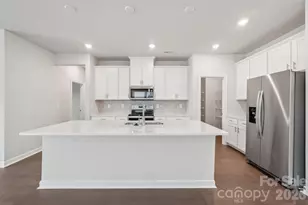 1330 30th St Ln NE, Hickory, NC 28613 - Photo 3