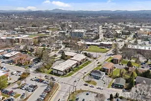 427 6th Ave W, Hendersonville, NC 28739 - Photo 31