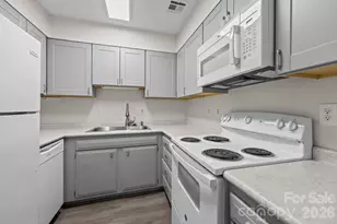 427 6th Ave W, Hendersonville, NC 28739 - Photo 7