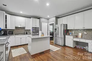 4615 Crownvista Dr, Charlotte, NC 28269 - Photo 13