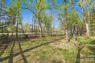 4615 Crownvista Dr, Charlotte, NC 28269 - Photo 33