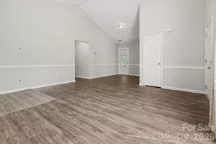 5513 Southminster Ln, Charlotte, NC 28216 - Photo 3