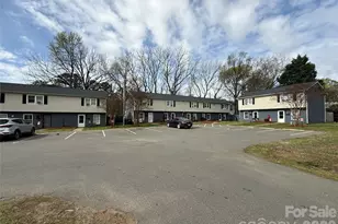 421 Honeywood Ave, Charlotte, NC 28216 - Photo 1