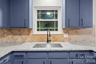 5300 Hickory Ln, Charlotte, NC 28216 - Photo 9