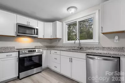 3502 1st Avenue Circle NW, Hickory, NC 28601 - Photo 5
