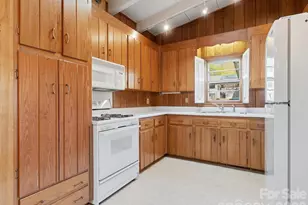 3718 Country Club Dr, Charlotte, NC 28205 - Photo 13