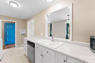 1136 E Woodlawn Rd, Charlotte, NC 28209 - Photo 9