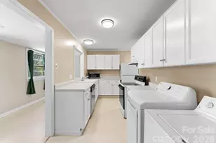 1136 E Woodlawn Rd, Charlotte, NC 28209 - Photo 11