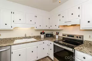 8300 Knights Bridge Rd, Charlotte, NC 28210 - Photo 13