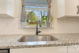 318 N Avon St, Gastonia, NC 28054 - Photo 17