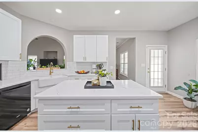 1124 Homestead Glen Boulevard, Charlotte, NC 28214 - Photo 9