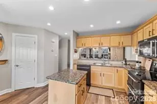 13820 Queens Harbor Rd, Charlotte, NC 28278 - Photo 17