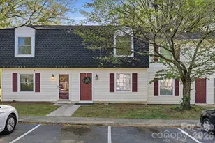 2220 Yorkhills Dr, Charlotte, NC 28217 - Photo 3