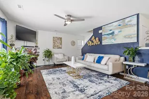 2438 Dewey Creek Ln, Charlotte, NC 28216 - Photo 3