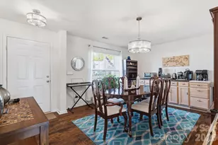 2438 Dewey Creek Ln, Charlotte, NC 28216 - Photo 9