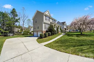 2410 27th Ave Cir NE, Hickory, NC 28601 - Photo 3