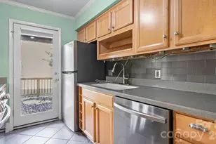 7221 Delta Lake Dr, Charlotte, NC 28215 - Photo 9