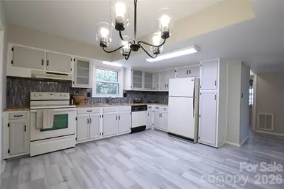 725 Bethune Place, Matthews, NC 28105 - Photo 7