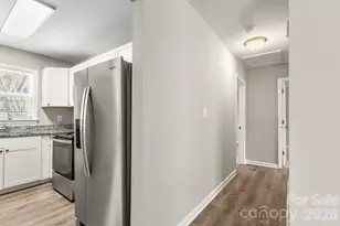 8410 Clear Meadow Ln, Charlotte, NC 28227 - Photo 17