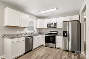 8410 Clear Meadow Ln, Charlotte, NC 28227 - Photo 9