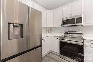 6204 Half Dome Dr, Charlotte, NC 28269 - Photo 9