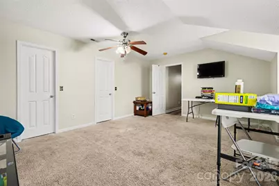 503 River View Drive, Lowell, NC 28098 - Photo 5