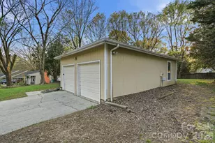 7700 Park Vista Cir, Charlotte, NC 28226 - Photo 3