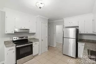 7700 Park Vista Cir, Charlotte, NC 28226 - Photo 9