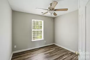 836 Almora Dr, Charlotte, NC 28216 - Photo 9