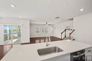 11935 Red Leaf Dr, Charlotte, NC 28215 - Photo 11