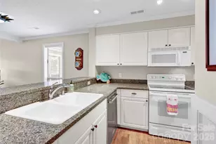 18009 Kings Point Dr, Cornelius, NC 28031 - Photo 7