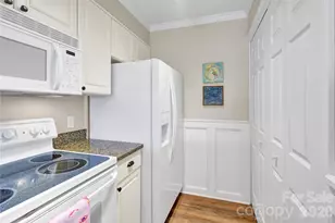 18009 Kings Point Dr, Cornelius, NC 28031 - Photo 7
