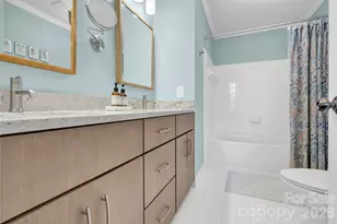 18009 Kings Point Dr, Cornelius, NC 28031 - Photo 19