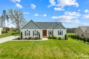 151 Castle Pines Ln, Statesville, NC 28625 - Photo 1