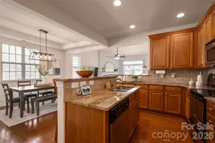 11021 Lucky Horseshoe Ln, Charlotte, NC 28277 - Photo 5