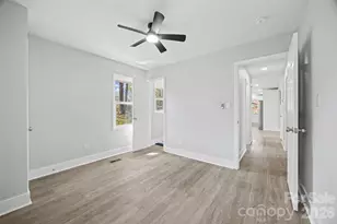 553 Derrydowne Dr, Charlotte, NC 28213 - Photo 5