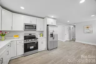 553 Derrydowne Dr, Charlotte, NC 28213 - Photo 11