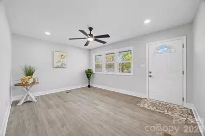 553 Derrydowne Drive, Charlotte, NC 28213 - Photo 7