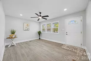 553 Derrydowne Dr, Charlotte, NC 28213 - Photo 7