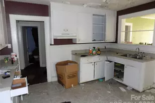 303 W Church St, Cherryville, NC 28021 - Photo 5