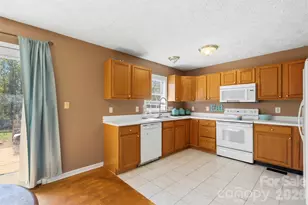 3603 Weatherly Ln, Shelby, NC 28150 - Photo 7