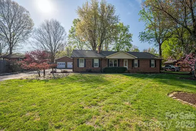 1624 Oak Trail Lane, Charlotte, NC 28216 - Photo 1