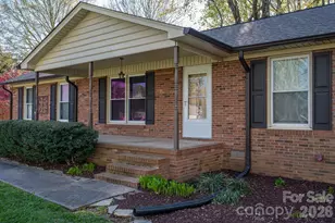 1624 Oak Trail Ln, Charlotte, NC 28216 - Photo 5